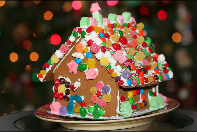 Holiday Minimalism: Five Ways to Keep Your Sanity